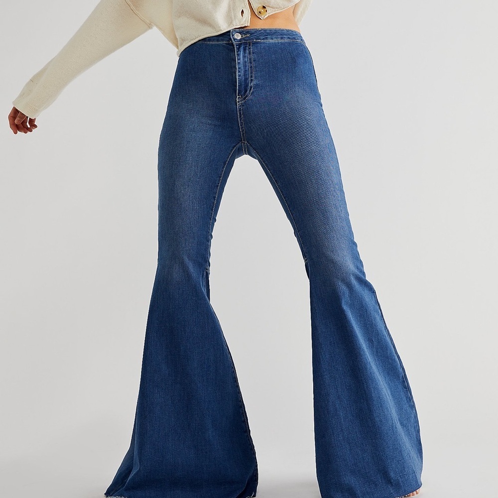 FREE PEOPLE Just Float On Flare Jeans in Jericho Blue Bell Bottoms Sz 25
